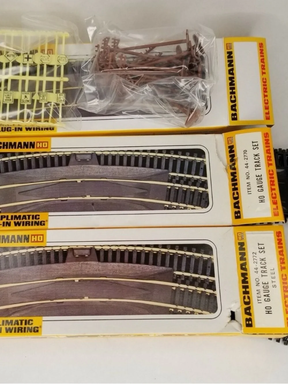 Bachmann Trestle Bridge Train Set with Blinking Light - Blue & Yellow